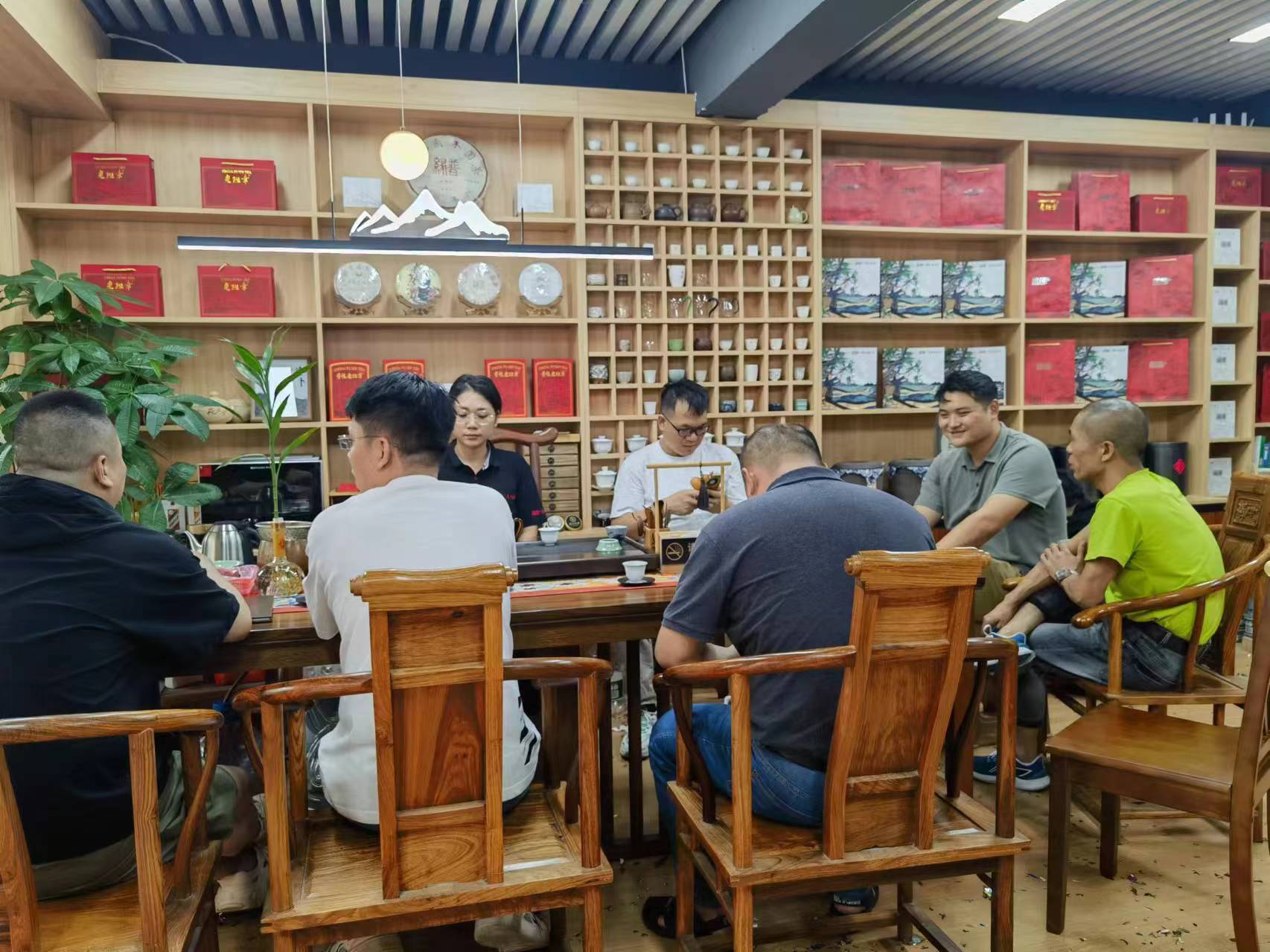老班章品鑒中心南寧百茗居店開(kāi)業(yè)大吉