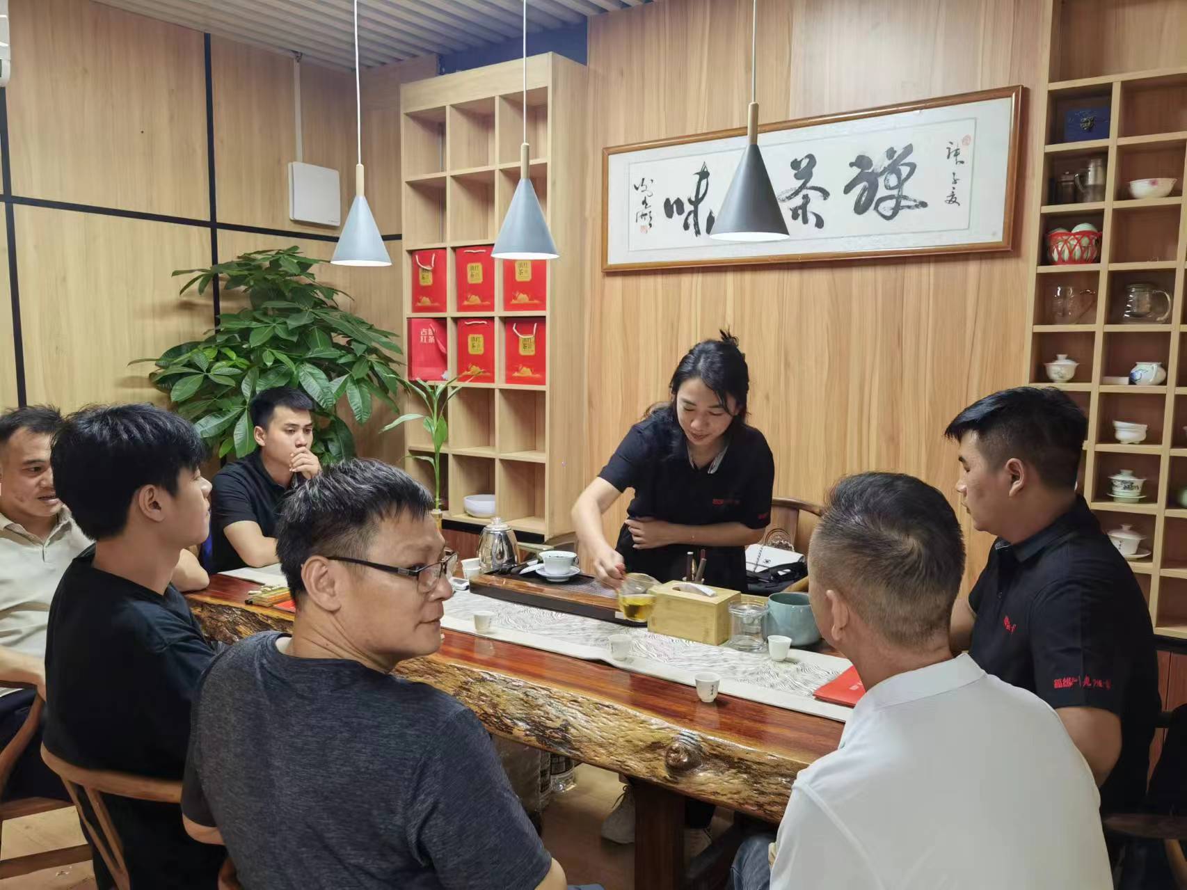 老班章品鑒中心南寧百茗居店開(kāi)業(yè)大吉